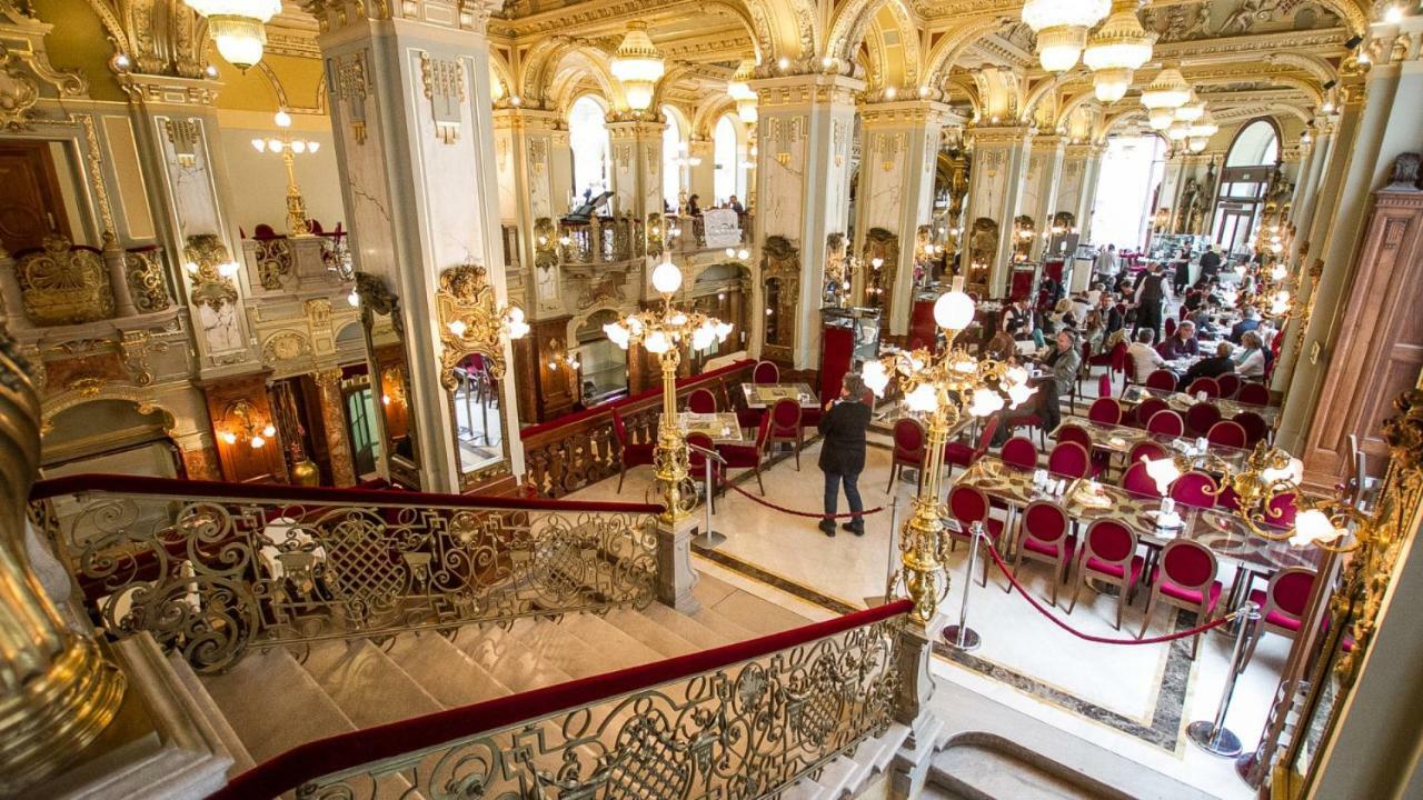 Andrassy Boulevard Budapest Exterior foto